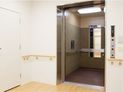 バリアフリー設計エレベーター