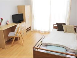 明るい個室の居室