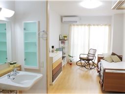 居室の明るく清潔な空間