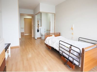 広々とした明るい居室