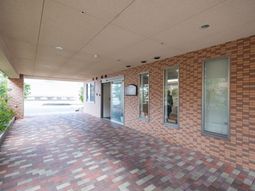 明るいエントランス通路