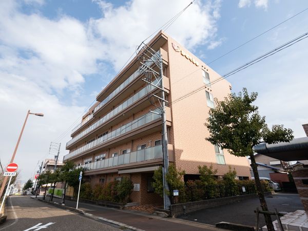 清潔感のある建物の外観
