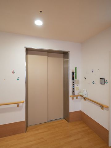 キレイな施設のエレベーター