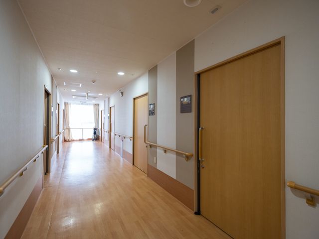 廊下の明るい風景