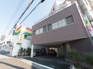 カラフルな建物の外観