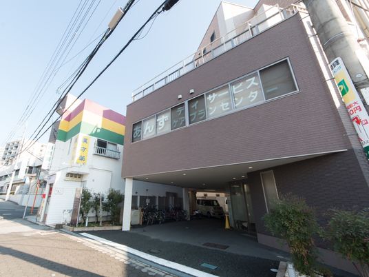 カラフルな建物の外観