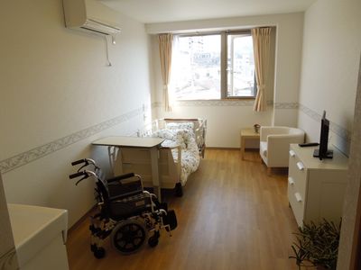 明るい個室の居室