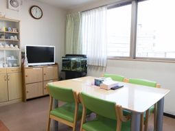 明るいリビング空間