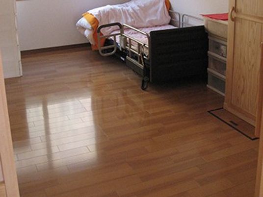ベッドのある居室  