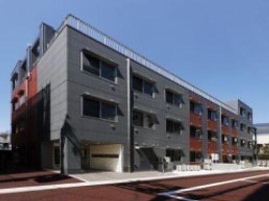 現代的な外観の建物