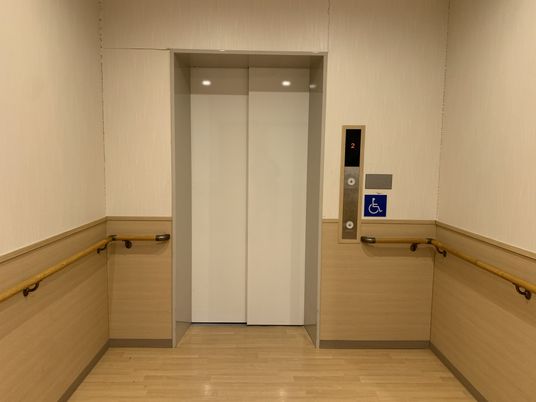 広々としたエレベーターホール