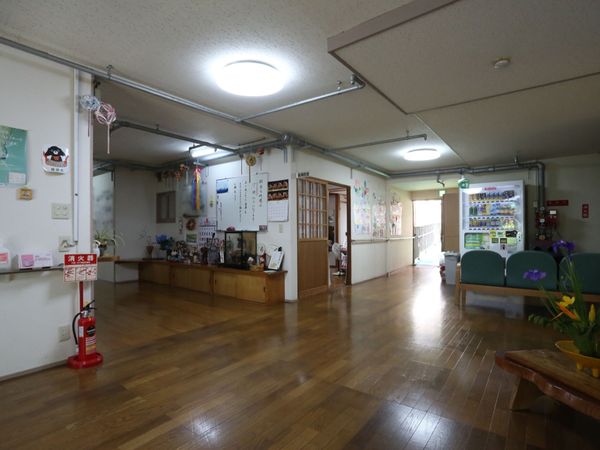明るい受付エリア
