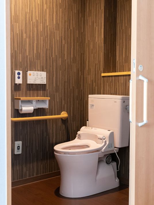 バリアフリー設計のトイレ
