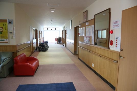 きれいな廊下のスタッフイメージ