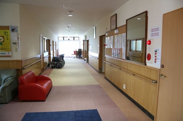 きれいな廊下のスタッフイメージ