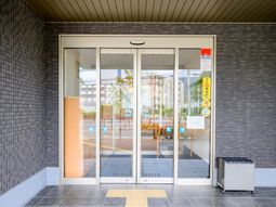 エントランスの明るい印象