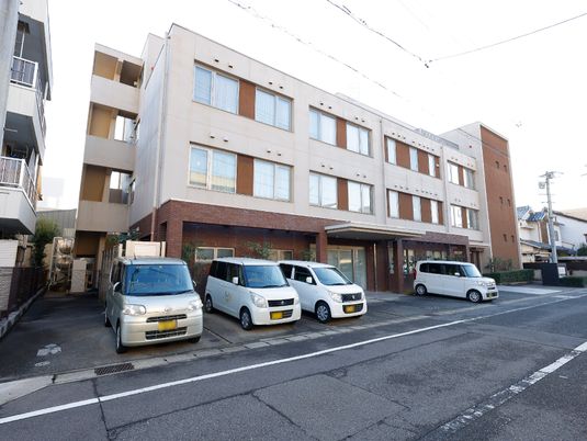 多階建ての建物外観