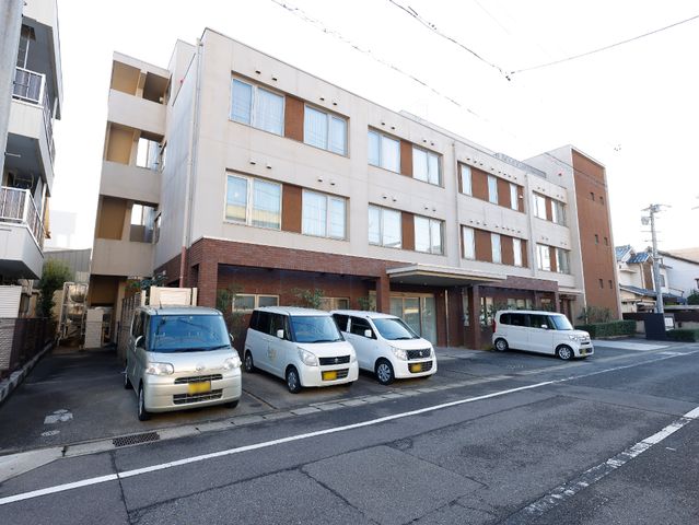 多階建ての建物外観