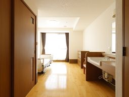 明るい居室内景