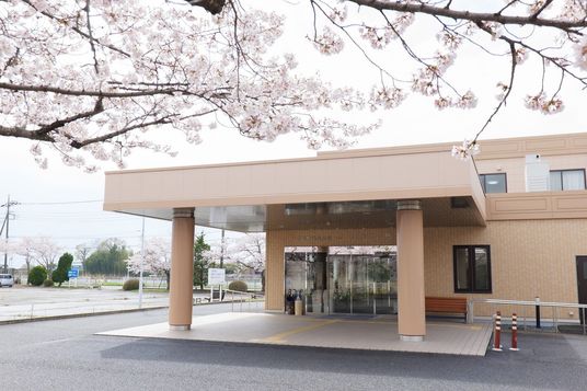 広々とした明るいエントランス