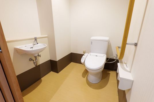 手すり付きトイレ空間
