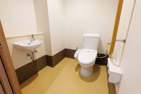 手すり付きトイレ空間