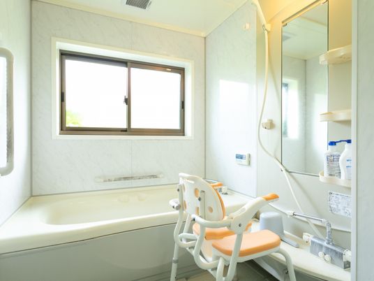 広々とした浴室