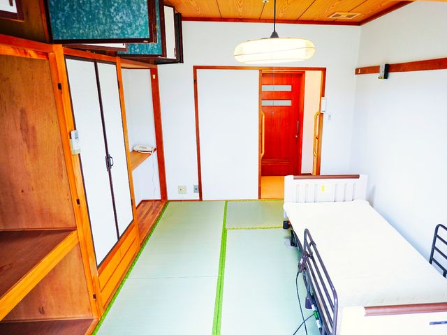 和室風の居室 居室 ゆったりとした和の雰囲気の居室です。畳の感触を楽しみながら、穏やかな時間をお過ごしいただけます。