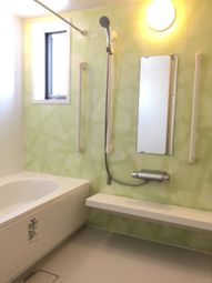 明るいバスルームの様子