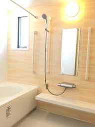 明るく清潔な浴室