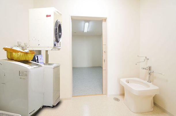 洗濯機と洗面台の部屋