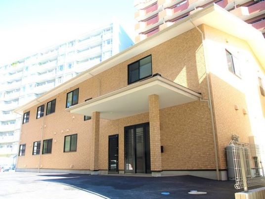 快適な職場環境の施設エントランス