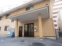落ち着いた雰囲気のエントランス