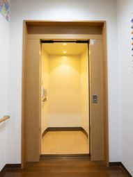 広々としたエレベーター