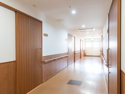 安全手すり付き廊下