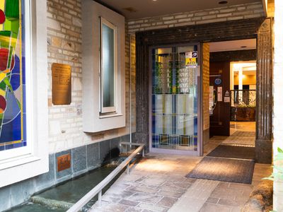 明るく開放的なエントランス