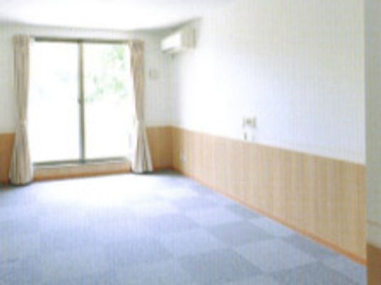 広々とした明るい居室