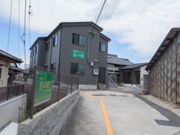 モダンな建物の外観