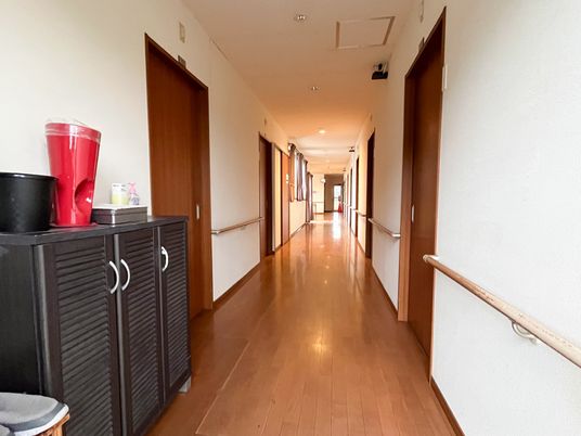 手すり付き通路の様子