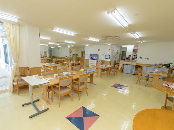 明るい食堂の風景
