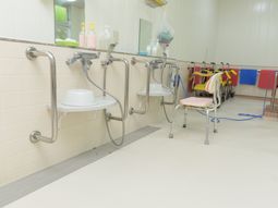 バリアフリーの洗面設備