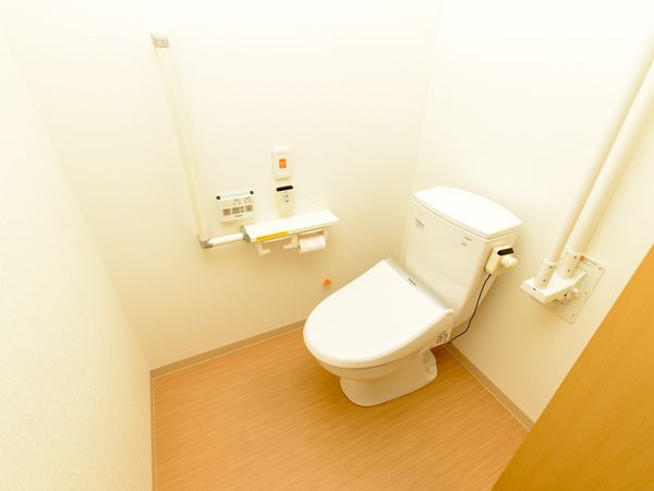 手すり付きのトイレ