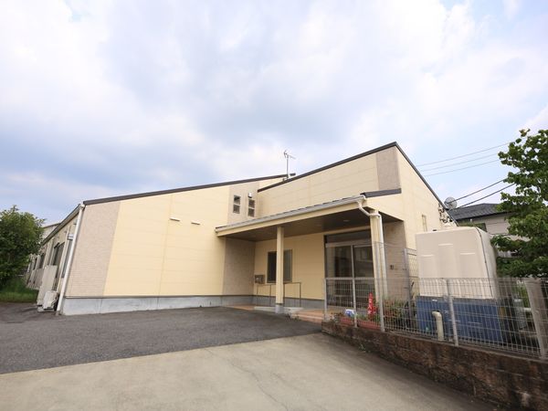 清潔な建物のエントランス