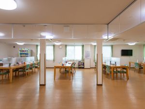 広々とした食堂空間