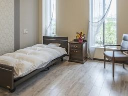 明るい部屋とベッド