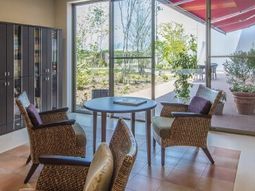 明るい休憩スペースの様子