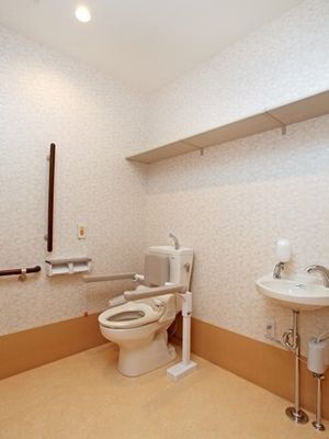 バリアフリーのトイレ空間