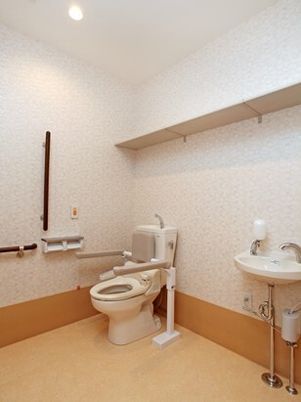 バリアフリーのトイレ空間