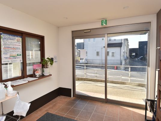 出入り自由な広いエントランス