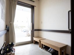 広い入り口のエントランス